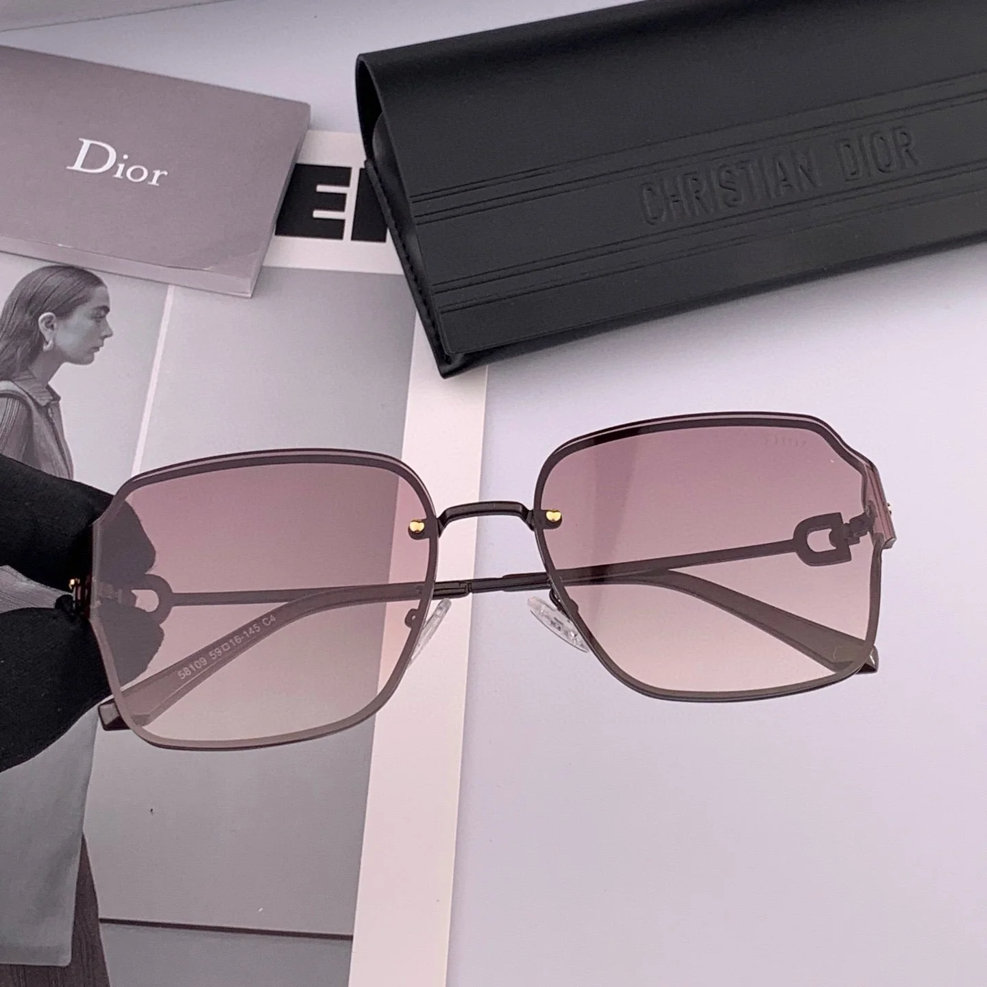 MONTAIGNE SUNGLASS CD95810 IN METAL
