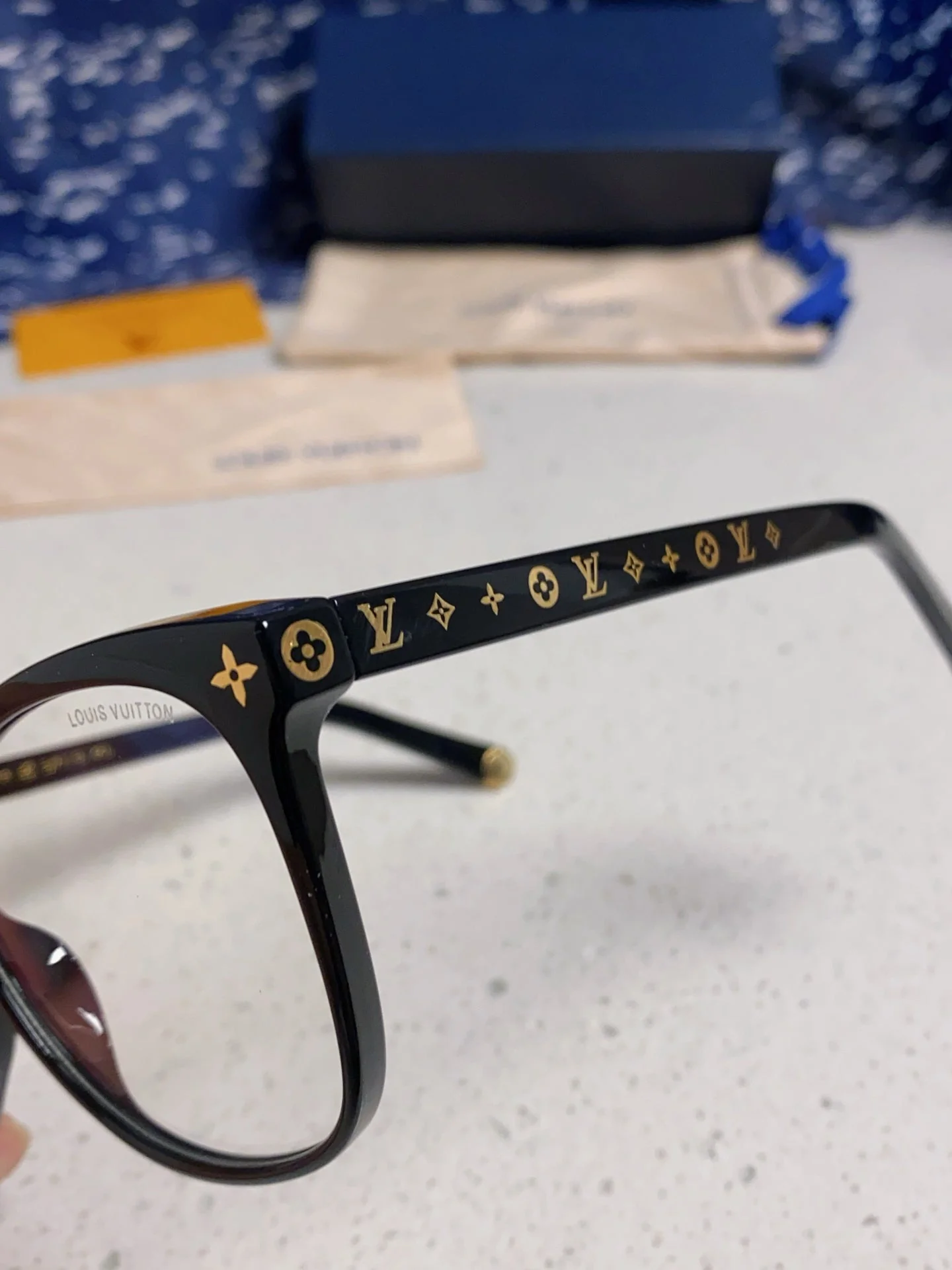 CAT EYE SUNGLASSES Z1657W IN BLACK ACETATE MONOGRAM LOGO