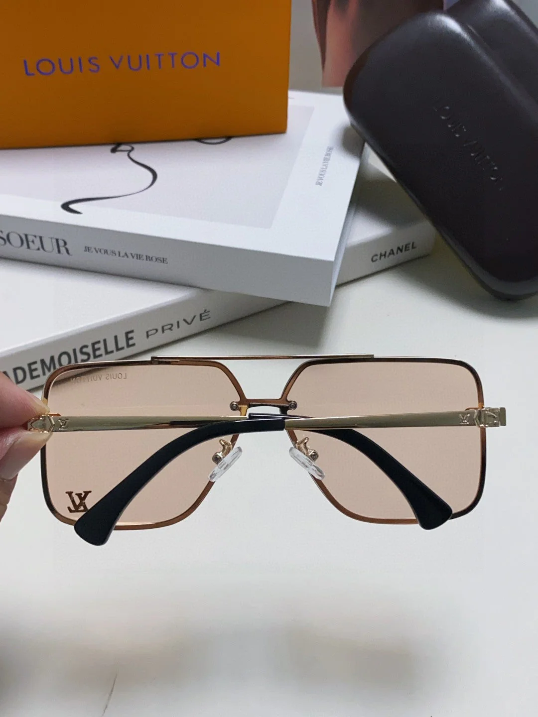 SQUARE SUNGLASSES 570262 IN GOLD METAL LIGHT BROWN LENS