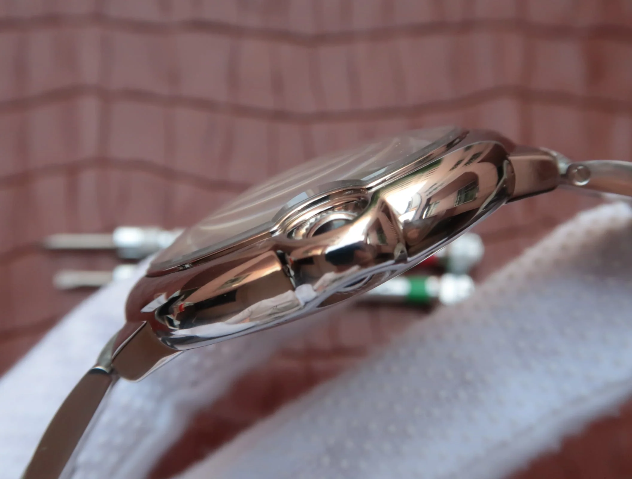 BALLON BLEU DATE 42 SILVER DIAL DIAMOND NUMERALS