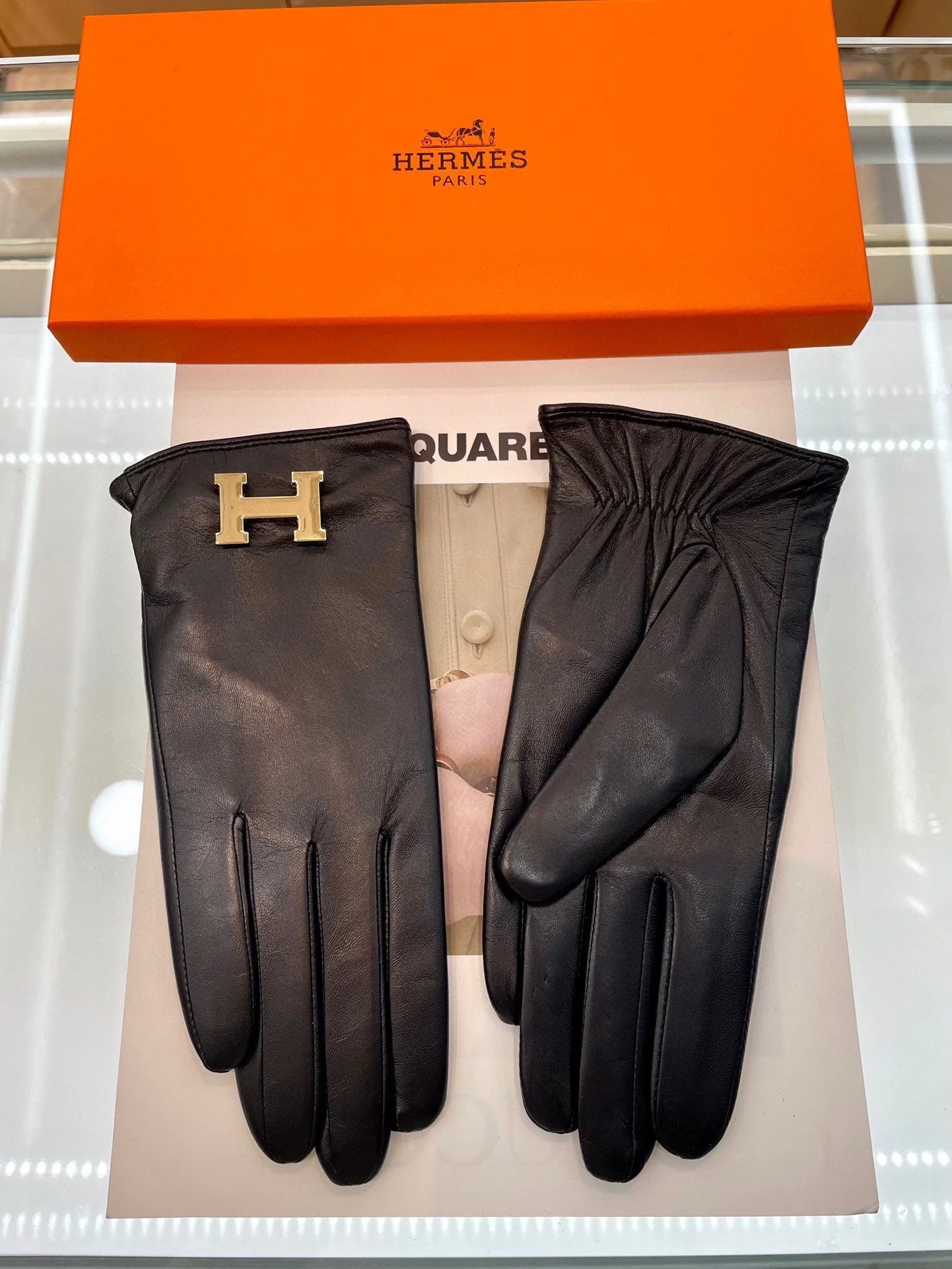 TOUCHSCREEN GLOVES IN BLACK LAMBSKIN WITH CASHMERE LINING