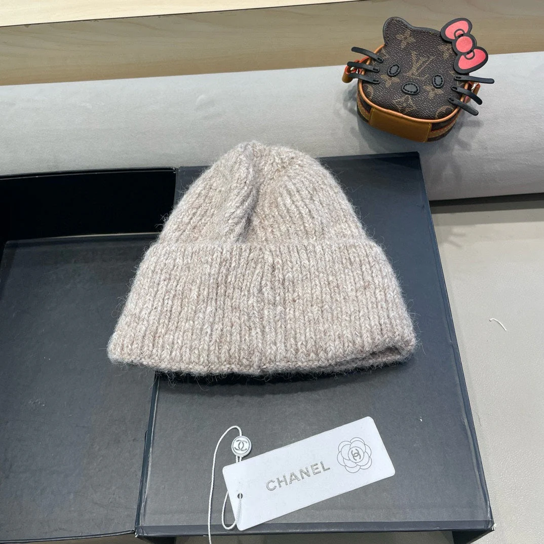 BEANIE HAT IN CAMEL BEIGE WOOL WITH BOW 421255