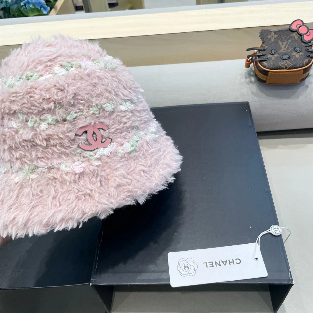 BUCKET HAT IN LIGHT PINK FLEECE 421274