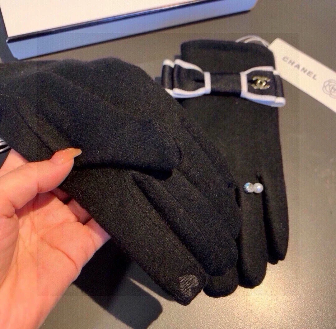 CC GLOVES IN BLACK WOOL WITH BOW 463857