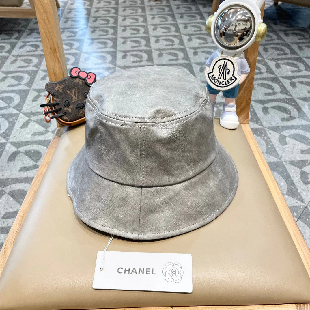 BUCKET HAT IN PASTEL GRAY CALFSKIN 431730