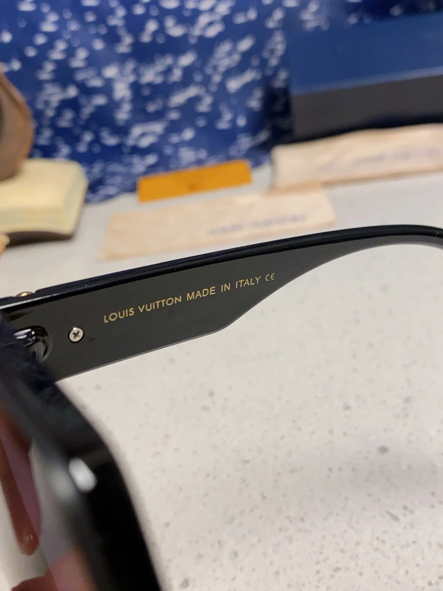 SQUARE SUNGLASSES 571657 IN BLACK ACETATE