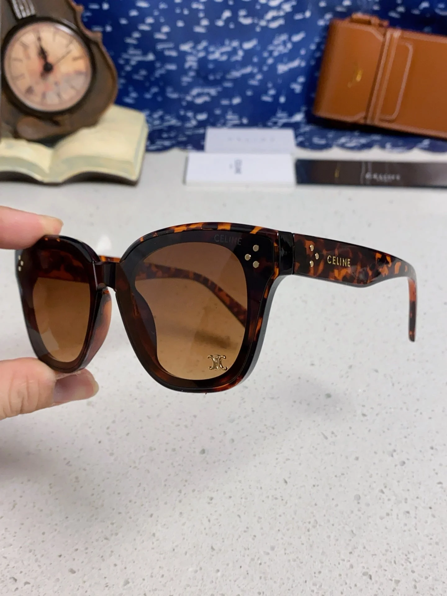 SQUARE SUNGLASS 575844 IN HAVANA ACETATE