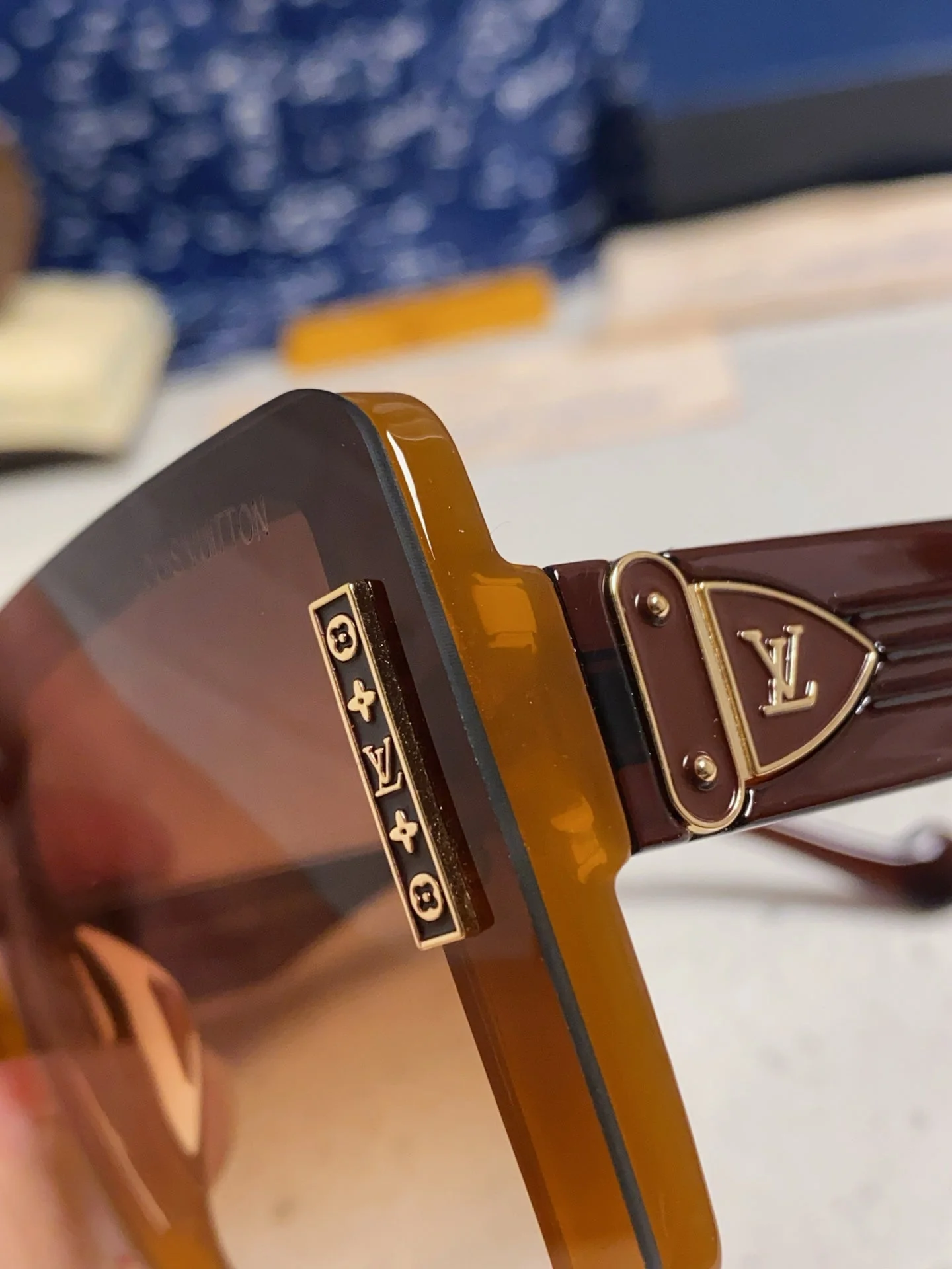 SQUARE SUNGLASSES 571655 IN BROWN CLEAR ACETATE