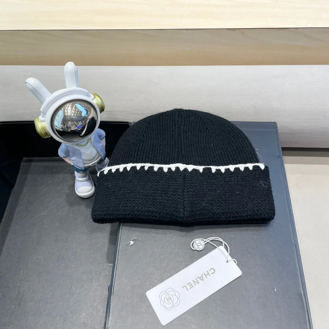 BEANIE HAT IN BLACK WOOL 419778