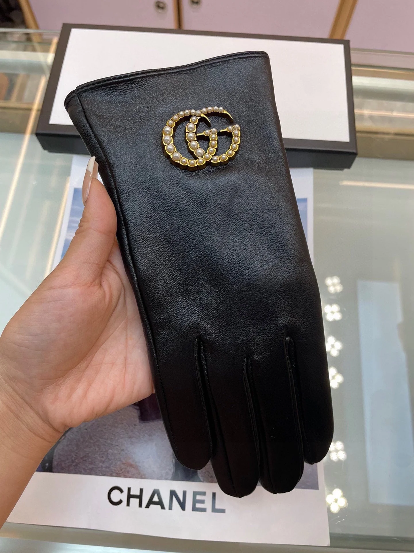 GLOVES IN BLACK LAMBSKIN AND FLEECE LINING 465050