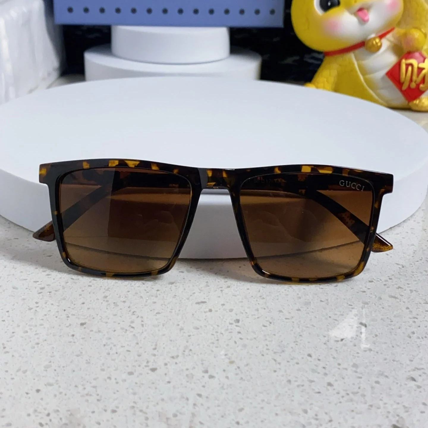 RECTANGULAR FRAME SUNGLASSES 563259 IN ACETATE