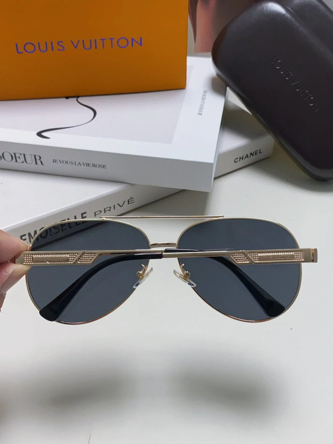 PILOT SUNGLASS 581364 IN GOLD METAL BLACK LENSES