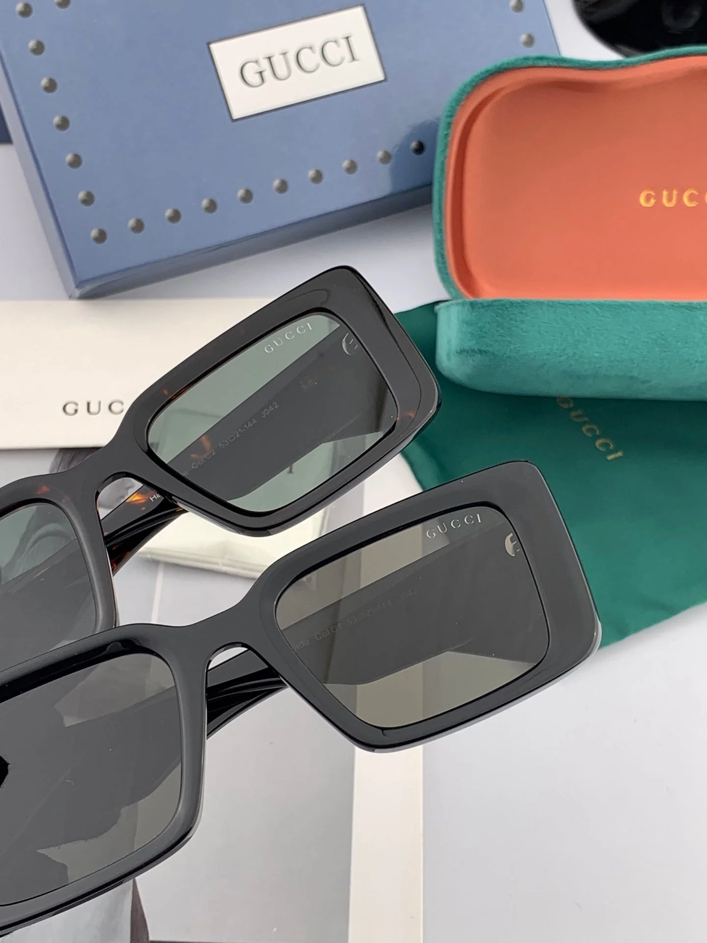 CHUNKY RECTANGULAR FRAME SUNGLASSES G204 IN ACETATE