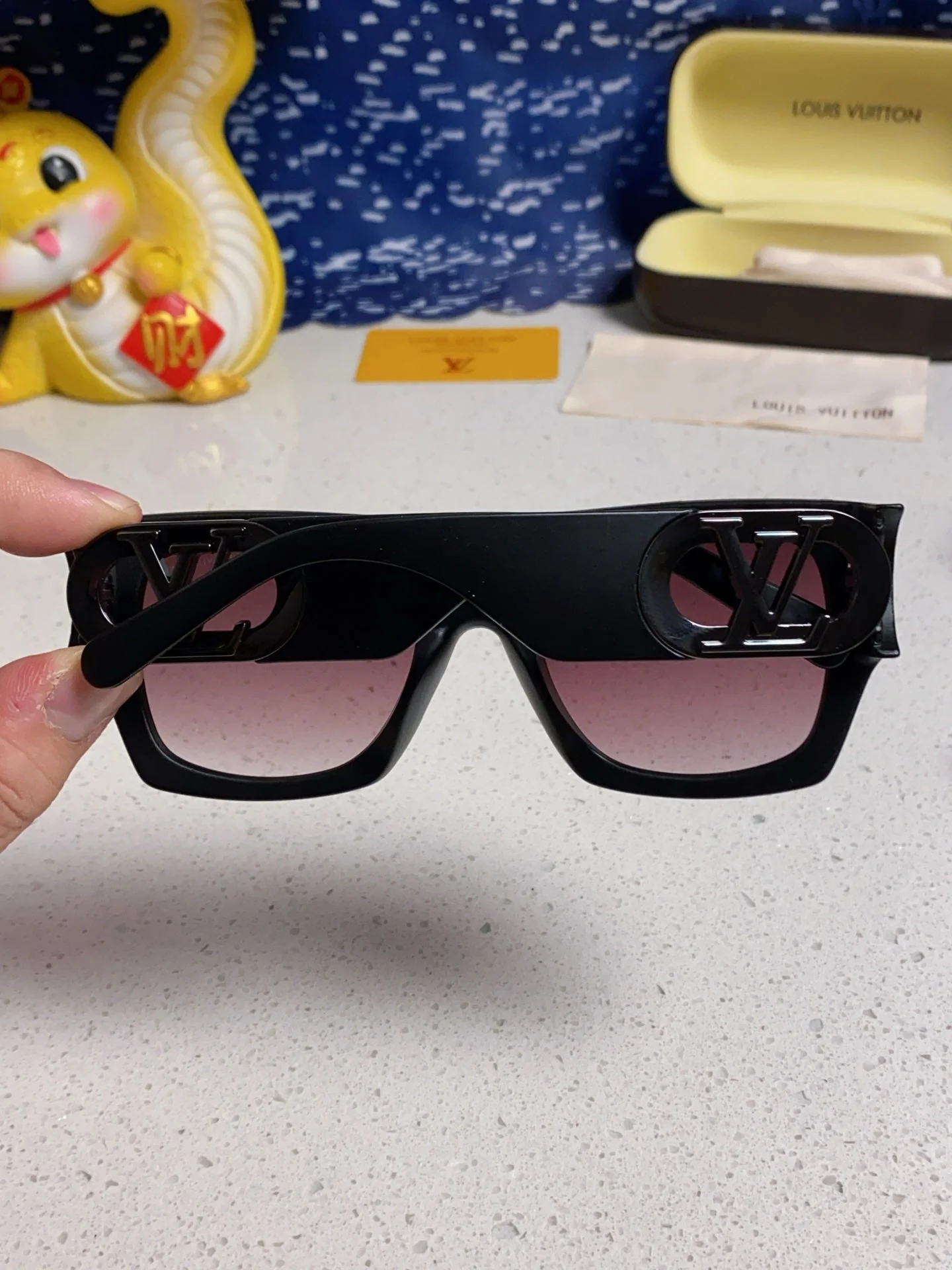 LINK SQUARE SUNGLASSES 570272 IN BLACK ACETATE BLACK LOGO