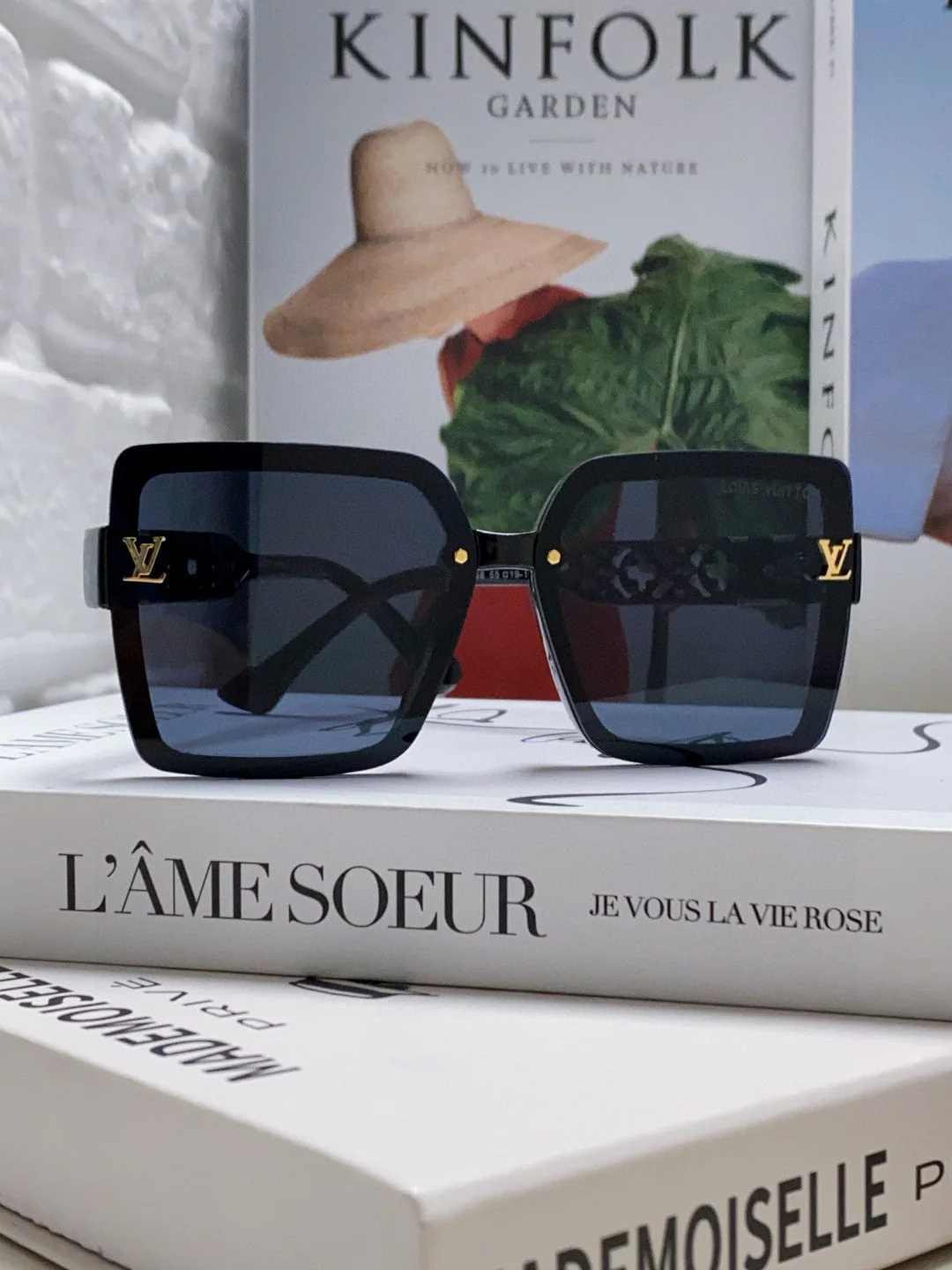 SQUARE SUNGLASS 567456 IN BLACK ACETATE EMBOSSED LOGO