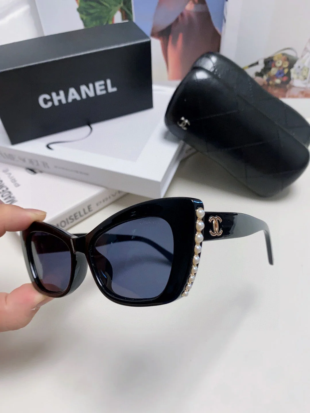 CAT EYE SUNGLASSES 632701 IN BLACK ACETATE EMBOSSED PEARL