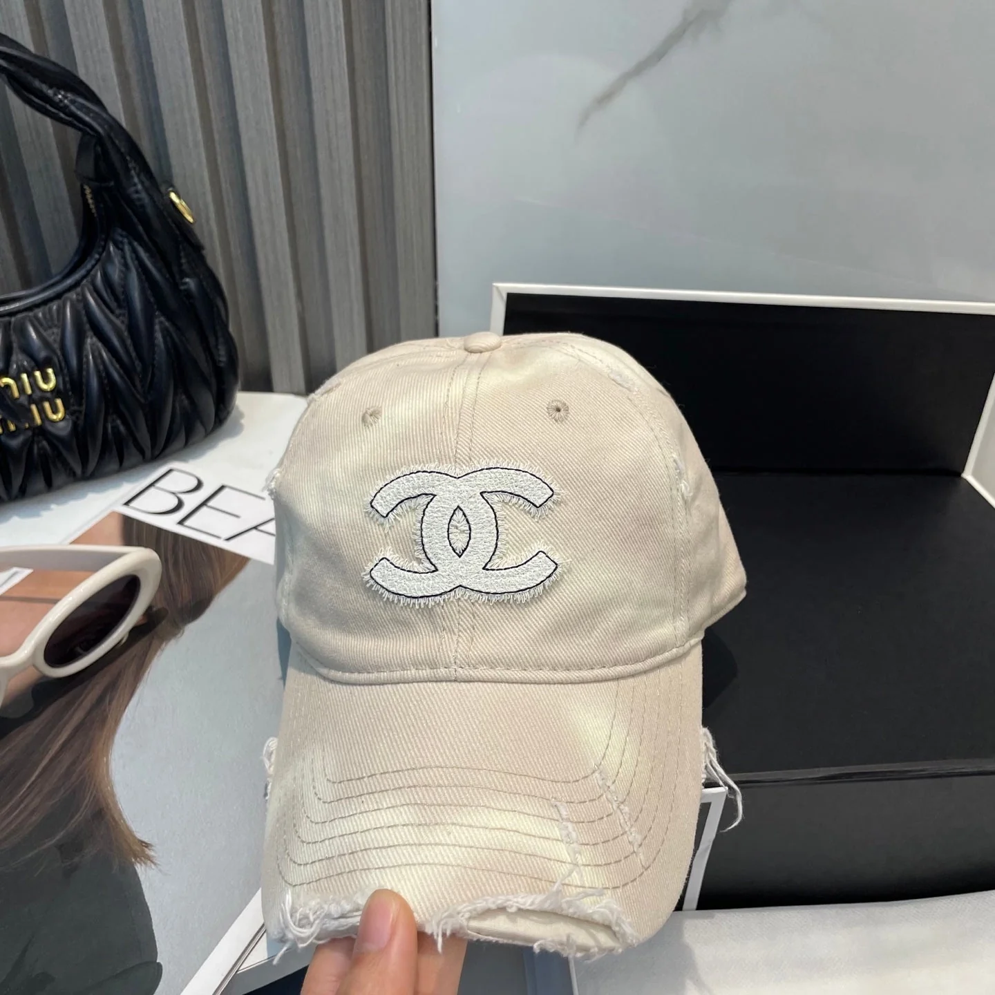 BASEBALL HAT IN SMOOTH BEIGE JEAN 672994