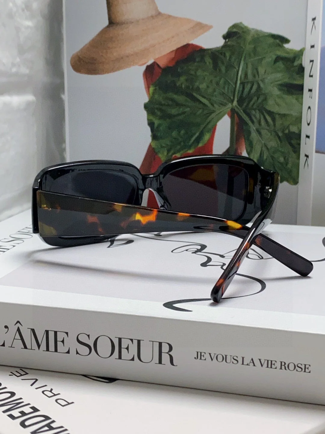 RECTANGULAR FRAME SUNGLASSES 570237 IN ACETATE