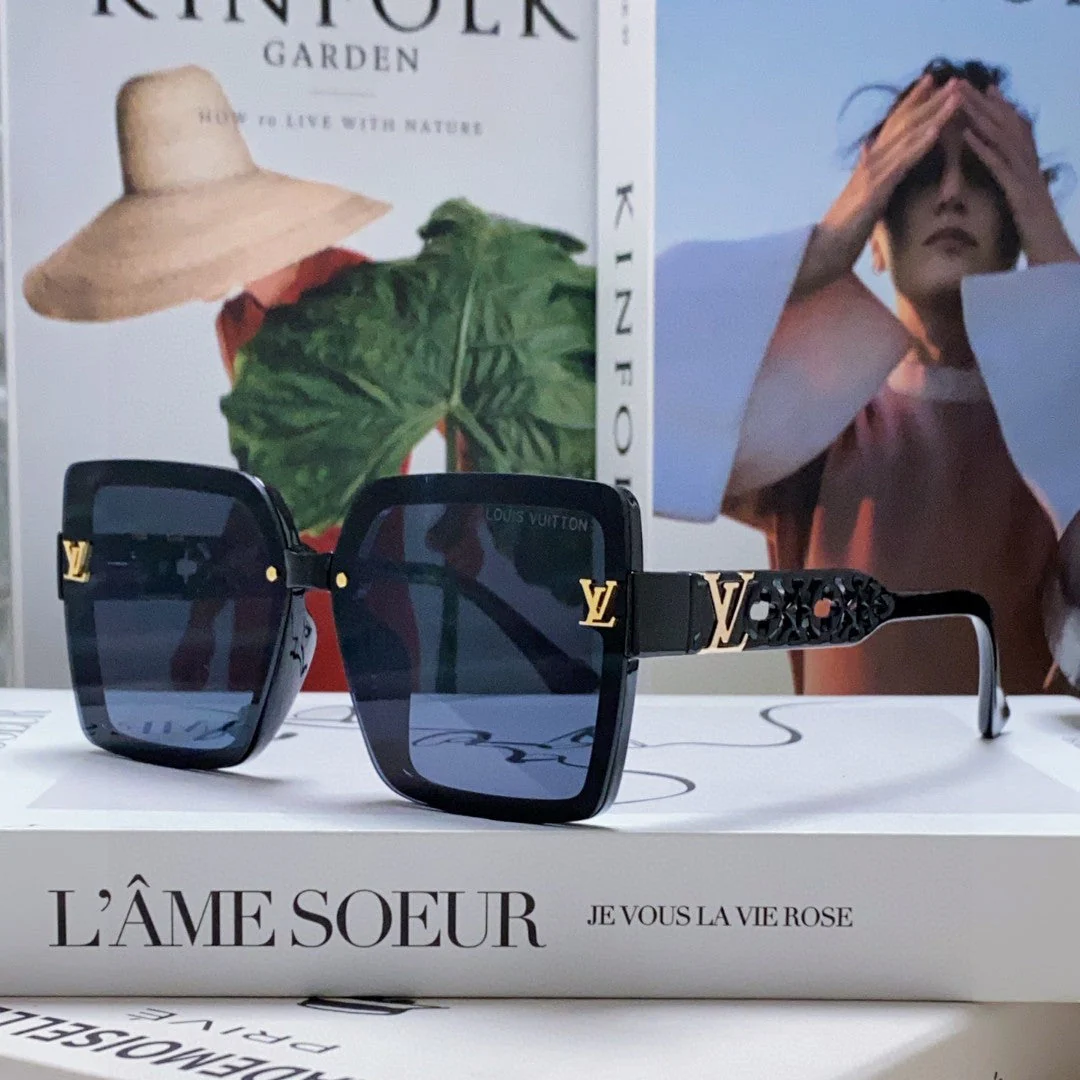 SQUARE SUNGLASS 567456 IN BLACK ACETATE EMBOSSED LOGO