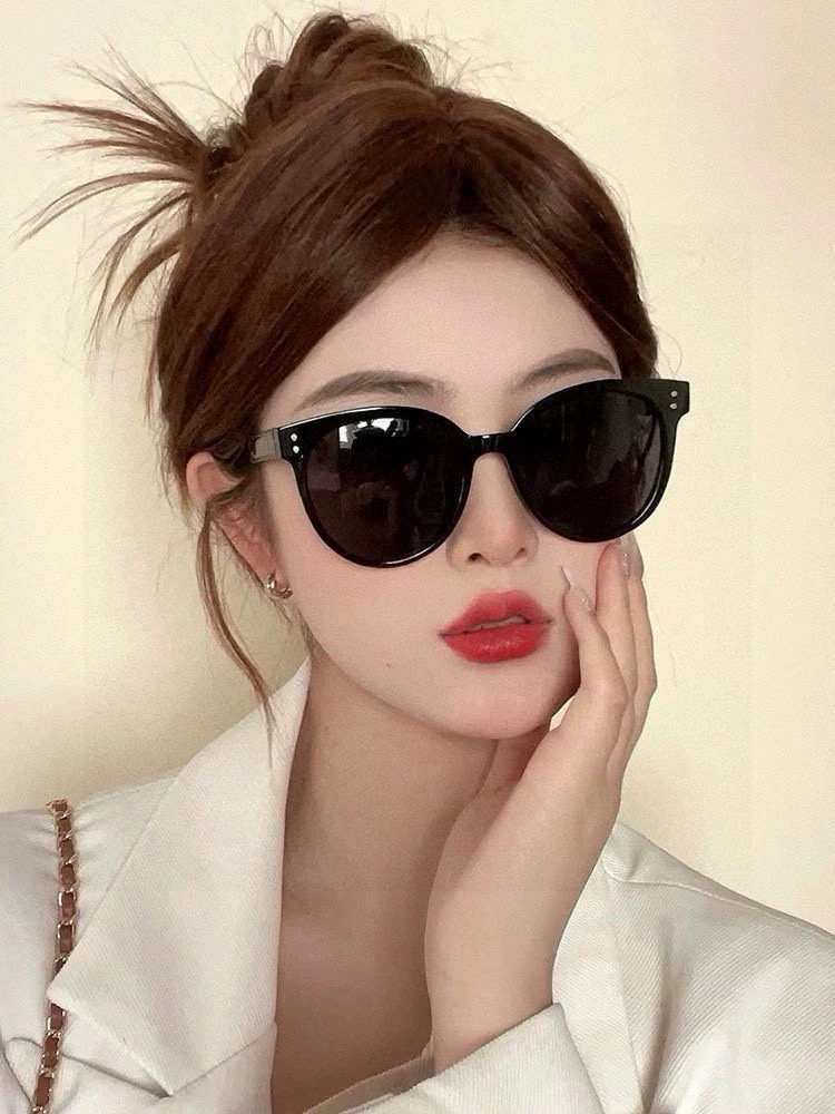MONTAIGNE SUNGLASS CD5106 IN BLACK ACETATE