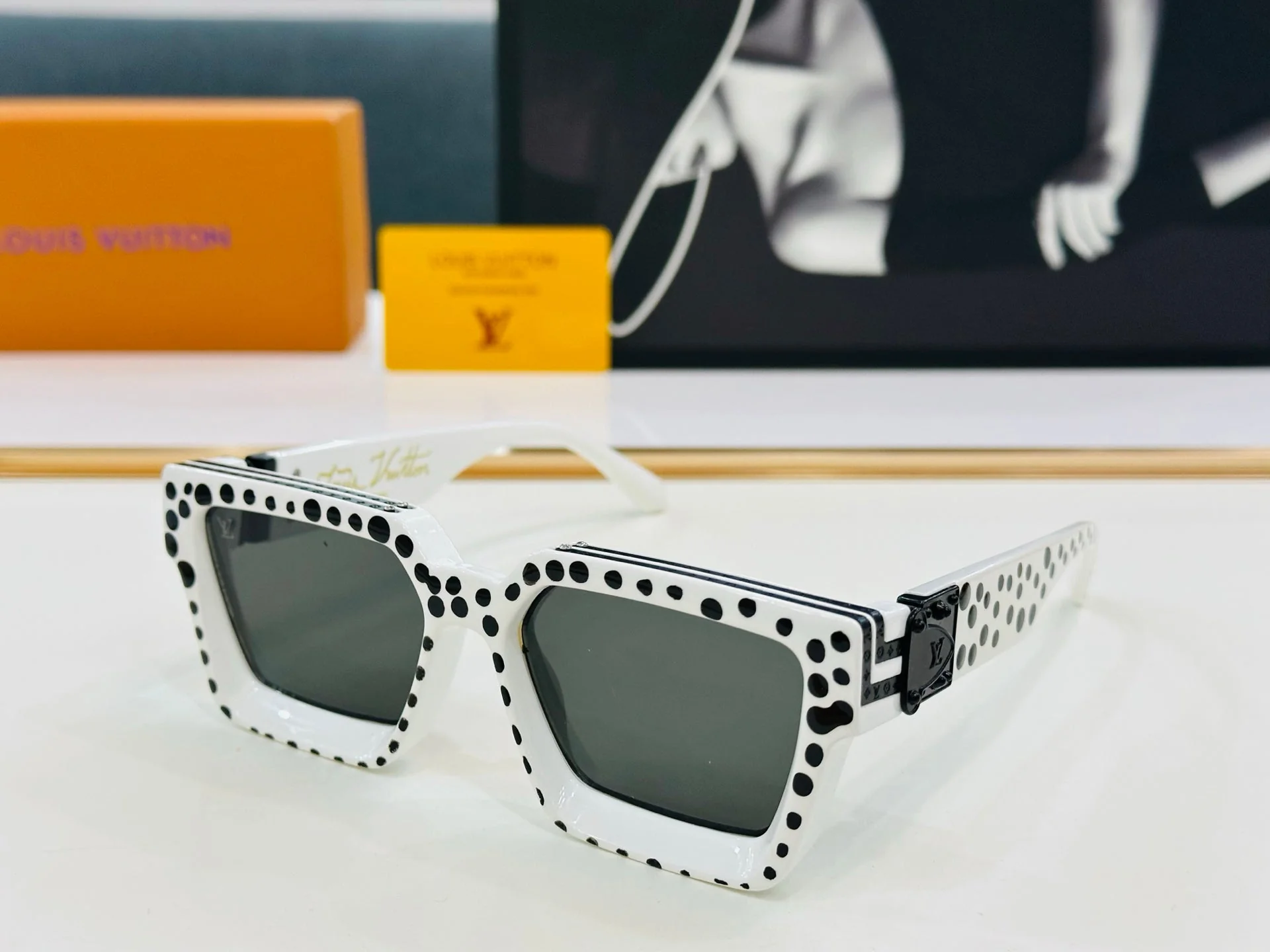 RECTANGLE SUNGLASSES 574800 IN ACETATE