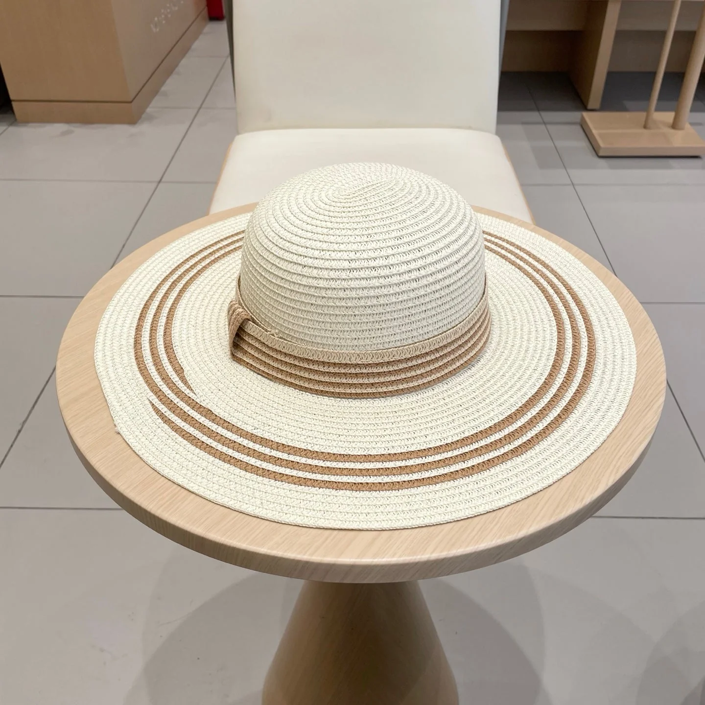 WIDE BRIM HAT MODEL 650411 IN CREAM WHITE & BROWN WOVEN STRAW