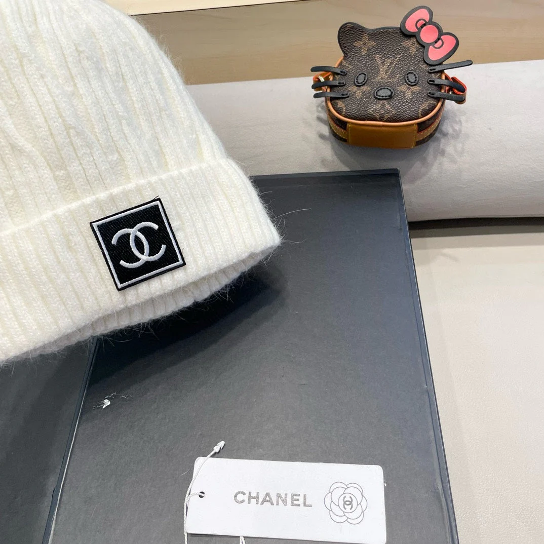 BEANIE HAT IN WHITE WOOL 422176