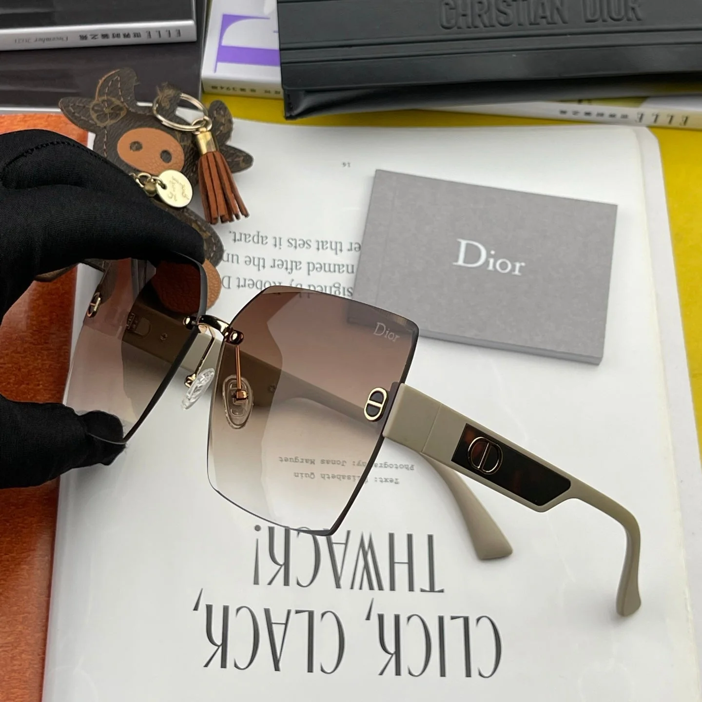 MONTAIGNE SQUARE SUNGLASS CD7159 IN ACETATE