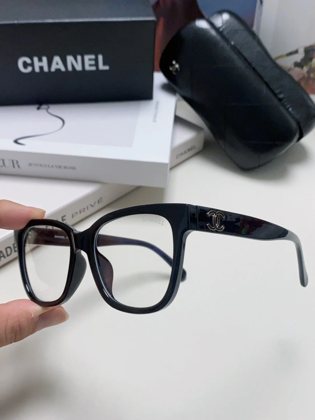 SQUARE SUNGLASSES 632890 IN BLACK ACETATE
