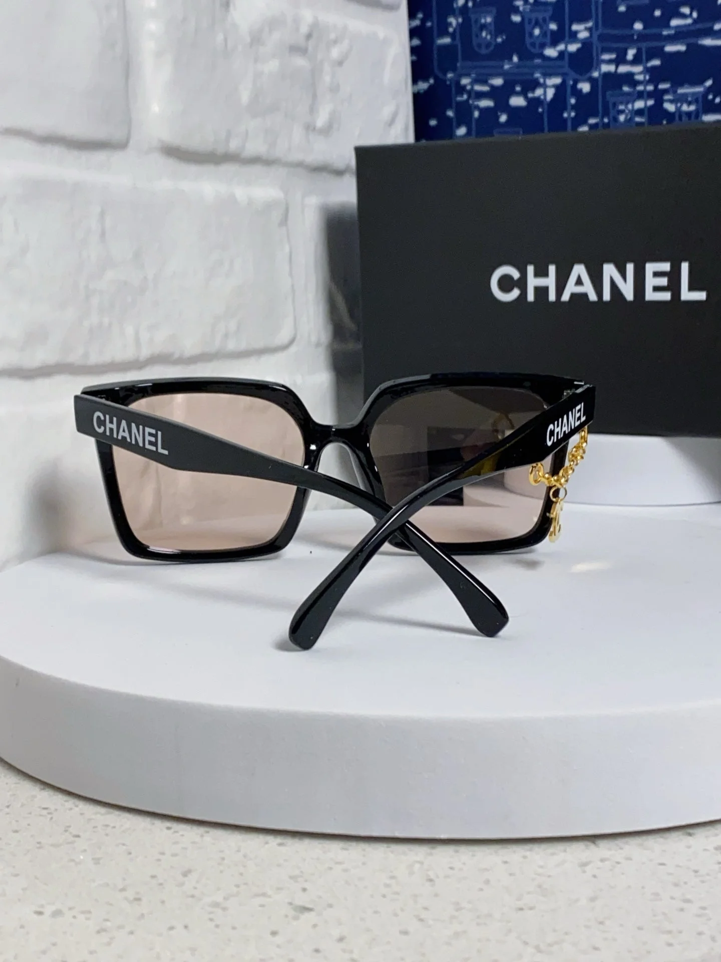 SQUARE SUNGLASSES 641807 IN BLACK ACETATE LIGHT BROWN LENSES