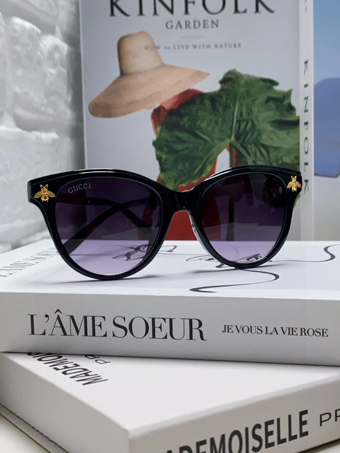 BEE EMBELLISHED BUTTERFLY FRAME SUNGLASSES 570242 IN ACETATE