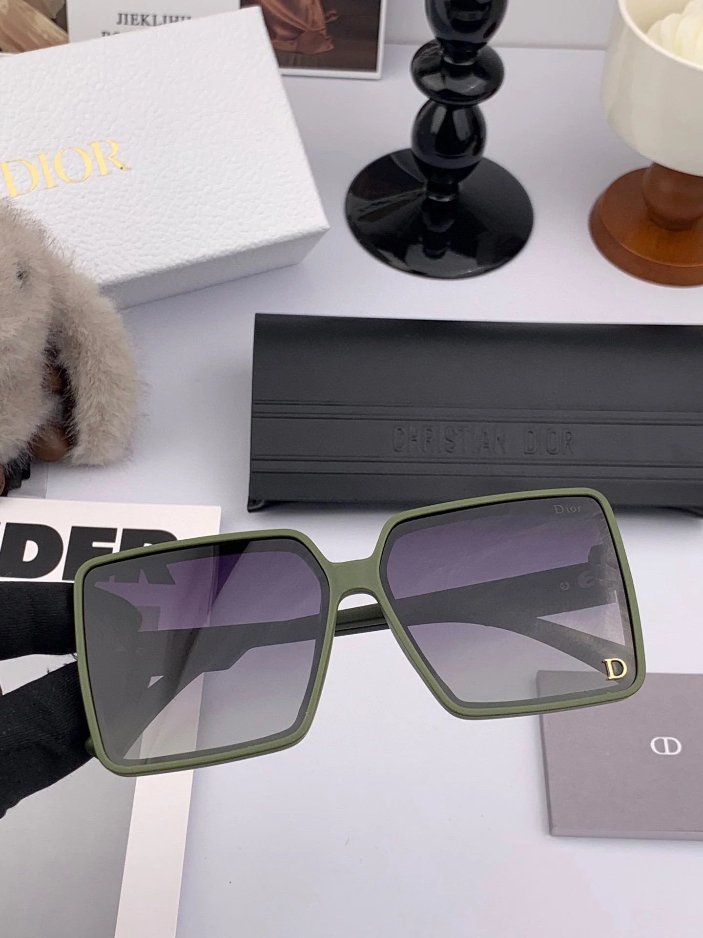 MONTAIGNE SUNGLASS CD1595 IN GREEN ACETATE