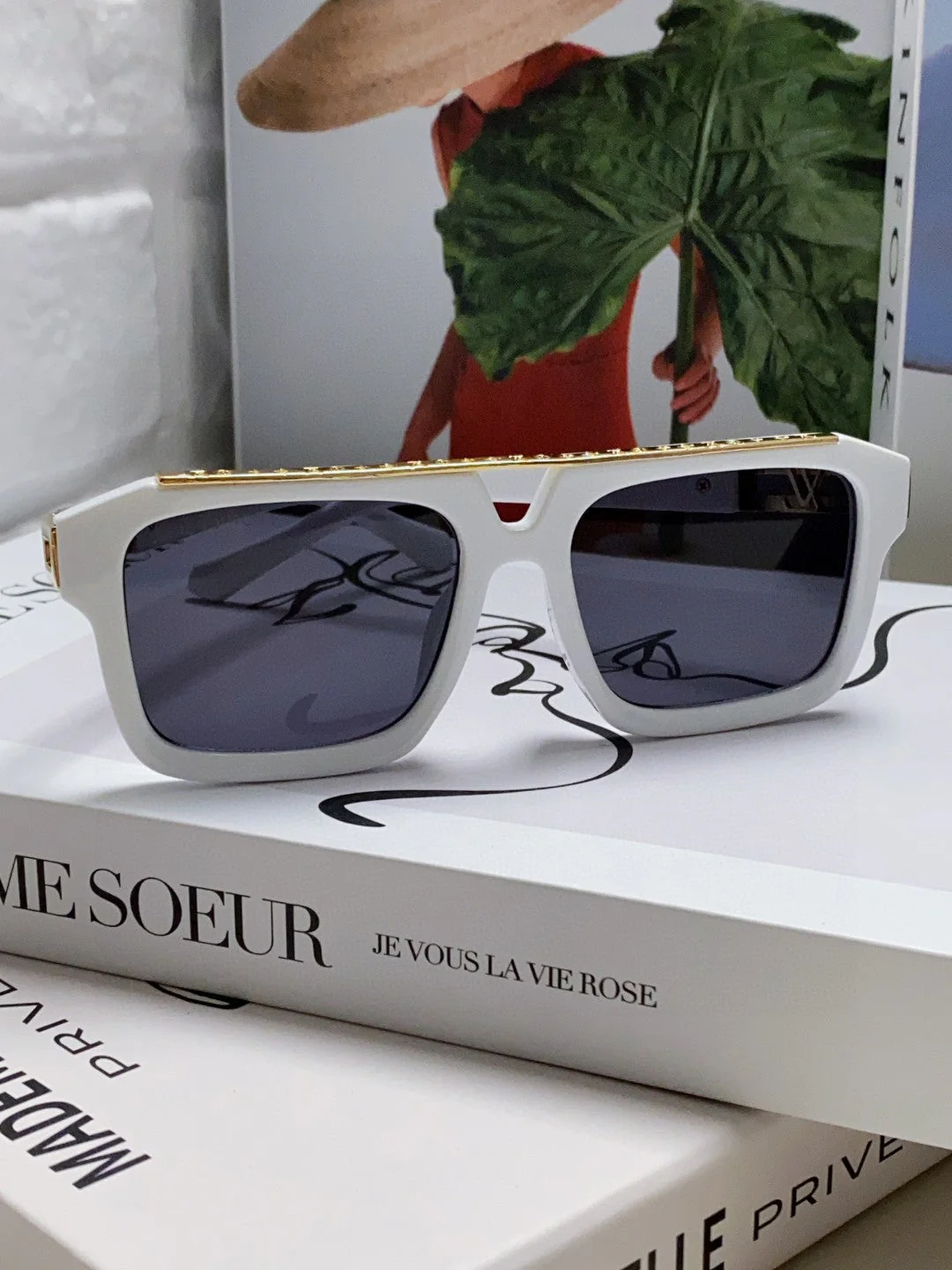 MASCOT PILOT SQUARE SUNGLASS 581377 IN WHTIE ACETATE GOLD METAL