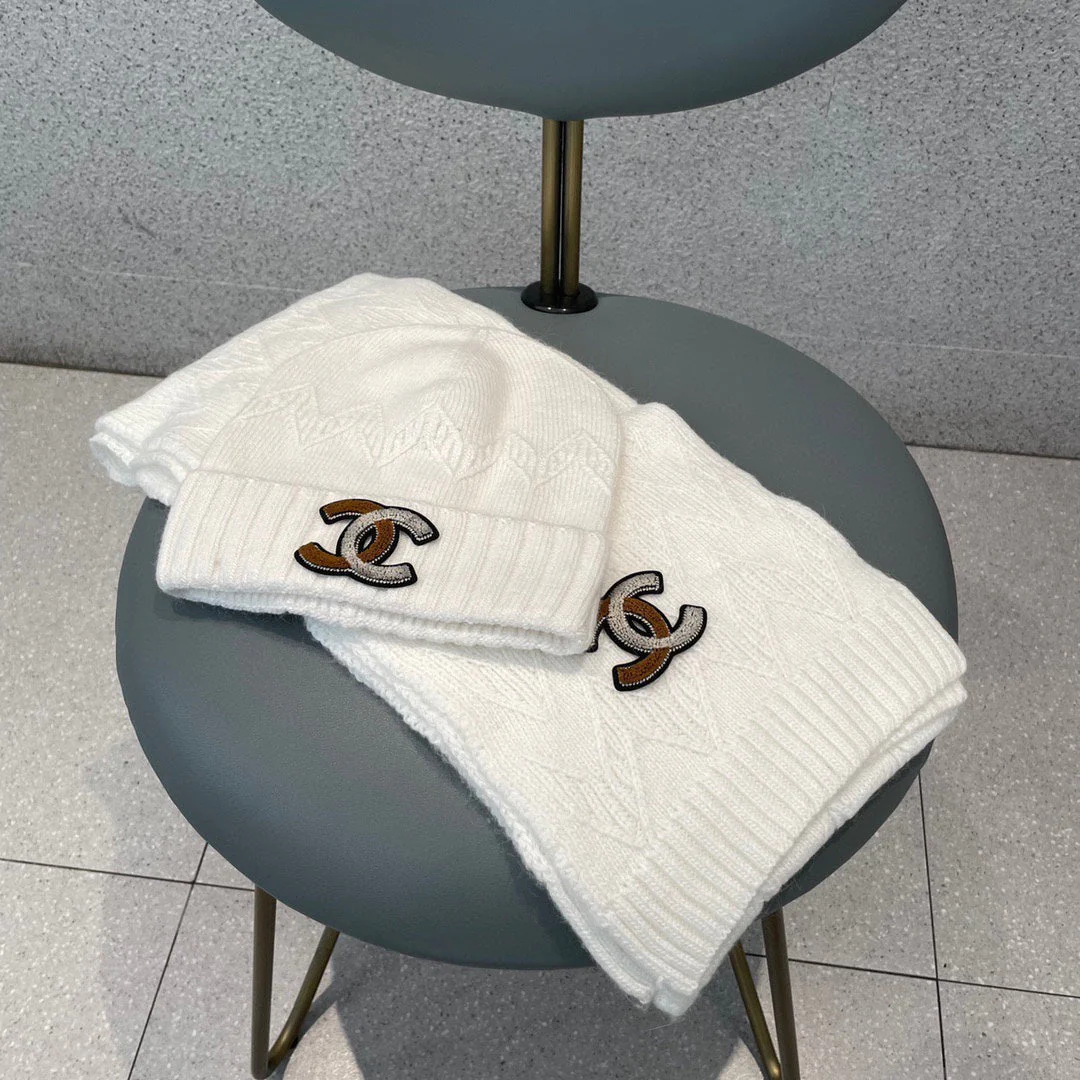 SET HAT AND SCARF IN WHITE WOOL 420824