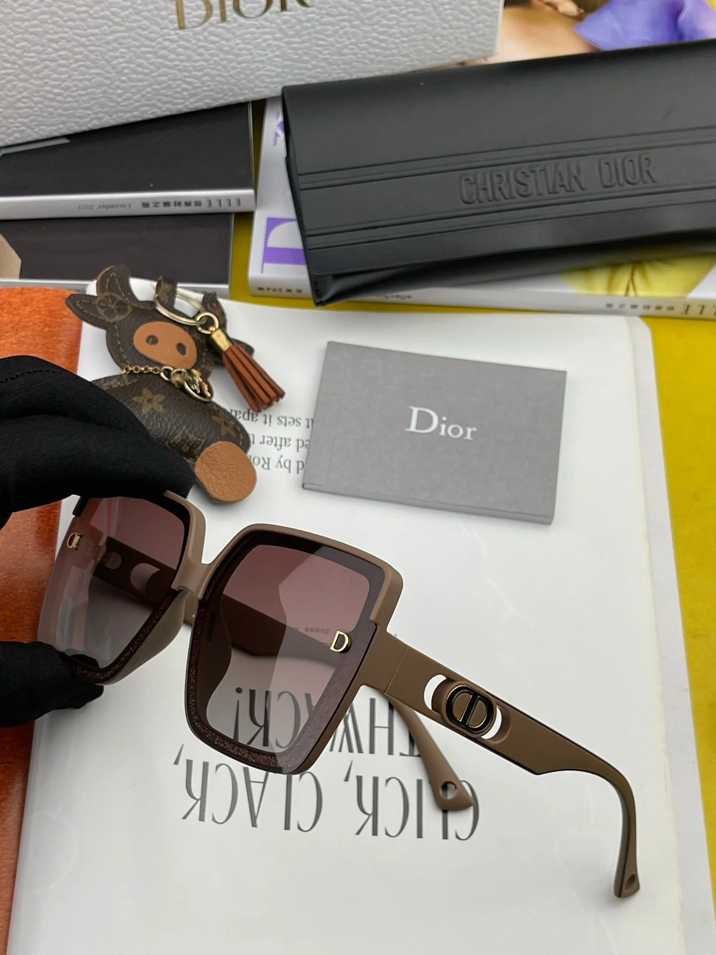 MONTAIGNE SQUARE SUNGLASS CD7129 IN ACETATE