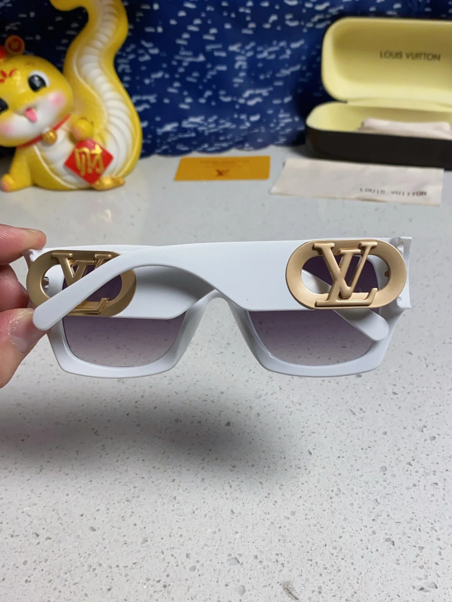 LINK SQUARE SUNGLASSES 570274 IN WHITE ACETATE GOLD LOGO