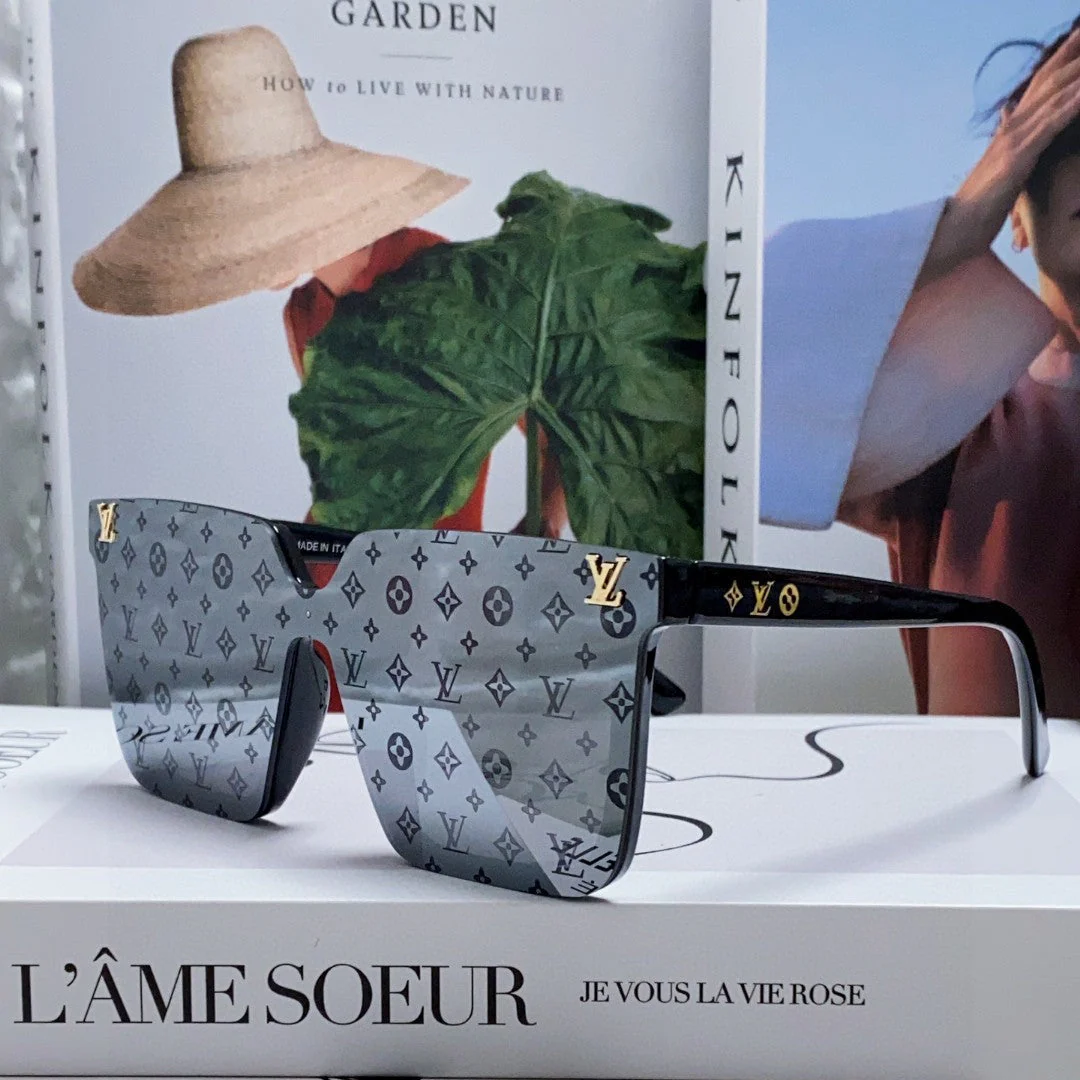 SQUARE SUNGLASS 581366 IN BLACK ACETATE MONOGRAM MASK ON LENS