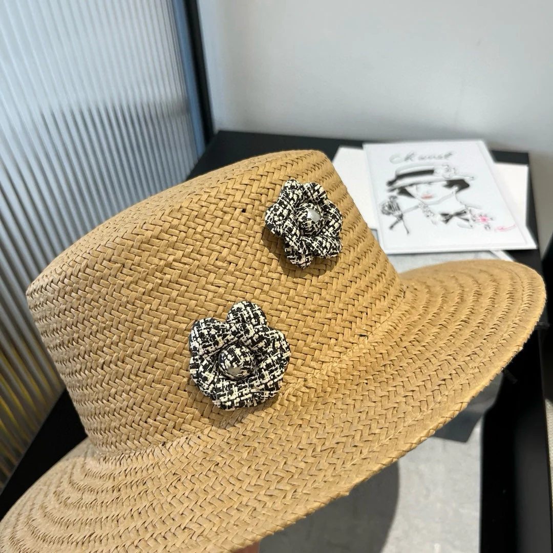 FLAT STRAW HAT BROWN FLOWER ATTACHMENT 673930