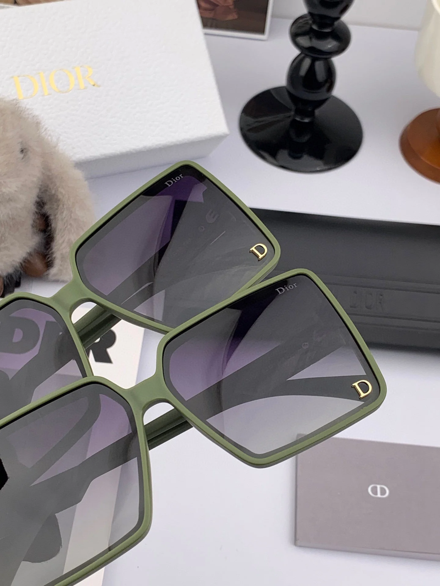 MONTAIGNE SUNGLASS CD1595 IN GREEN ACETATE