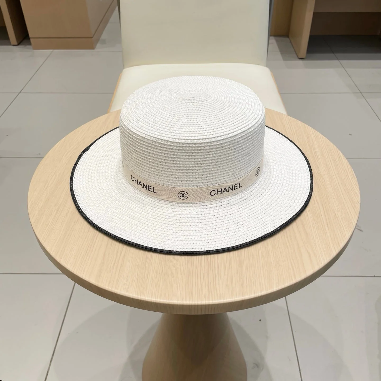 FLAT STRAW HAT WHITE 672721