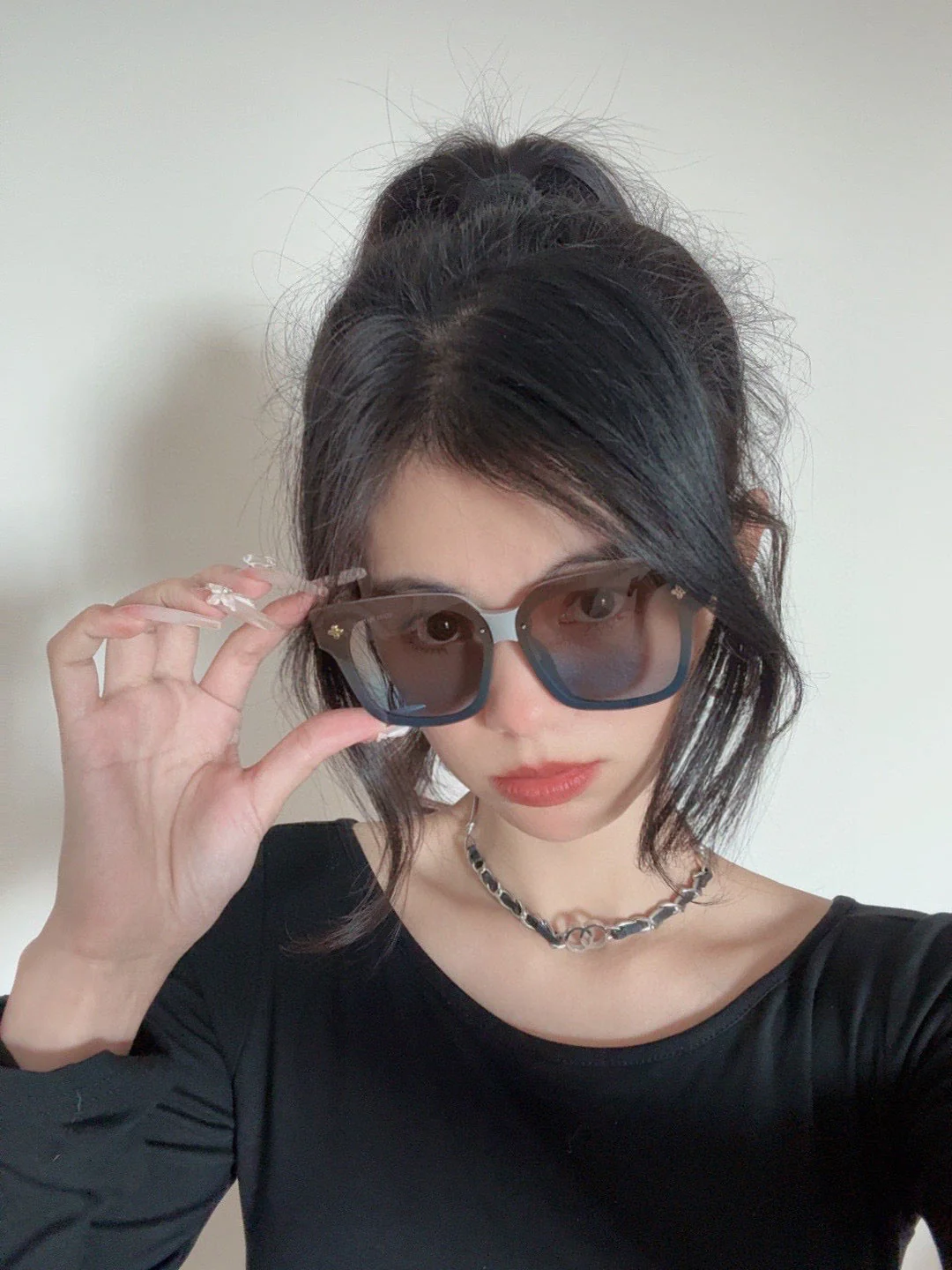 SQUARE SUNGLASSES L2201 IN LIGHT GREY ACETATE