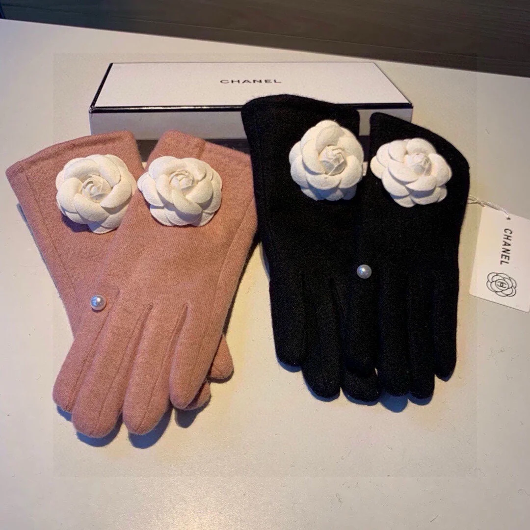 GLOVES IN BLACK WOOL WITH LARGE WHITE FLOWER 464993