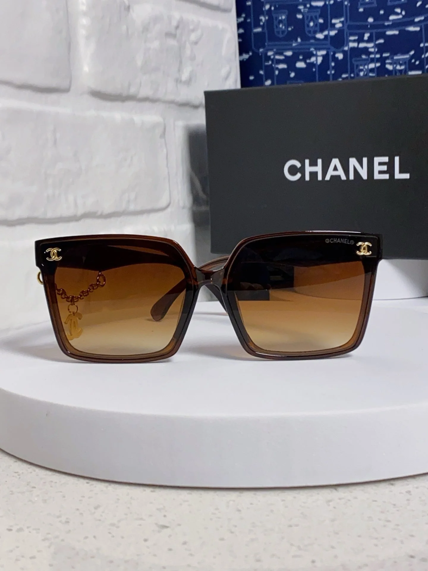 SQUARE SUNGLASSES 641810 IN BROWN ACETATE GOLD CHAIN