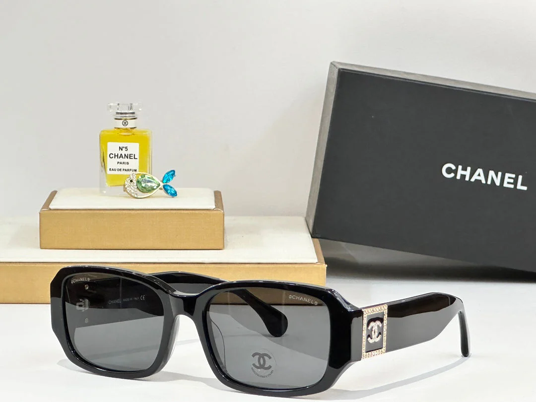 RECTANGULAR SUNGLASSES CH4366 IN ACETATE EMBOSSED CRYSTAL