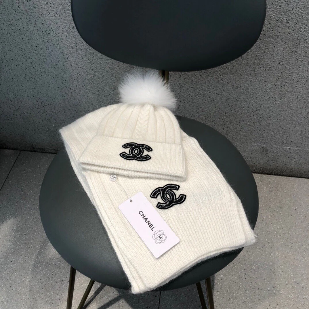 SET SCARF AND HAT IN WHITE WOOL 420820