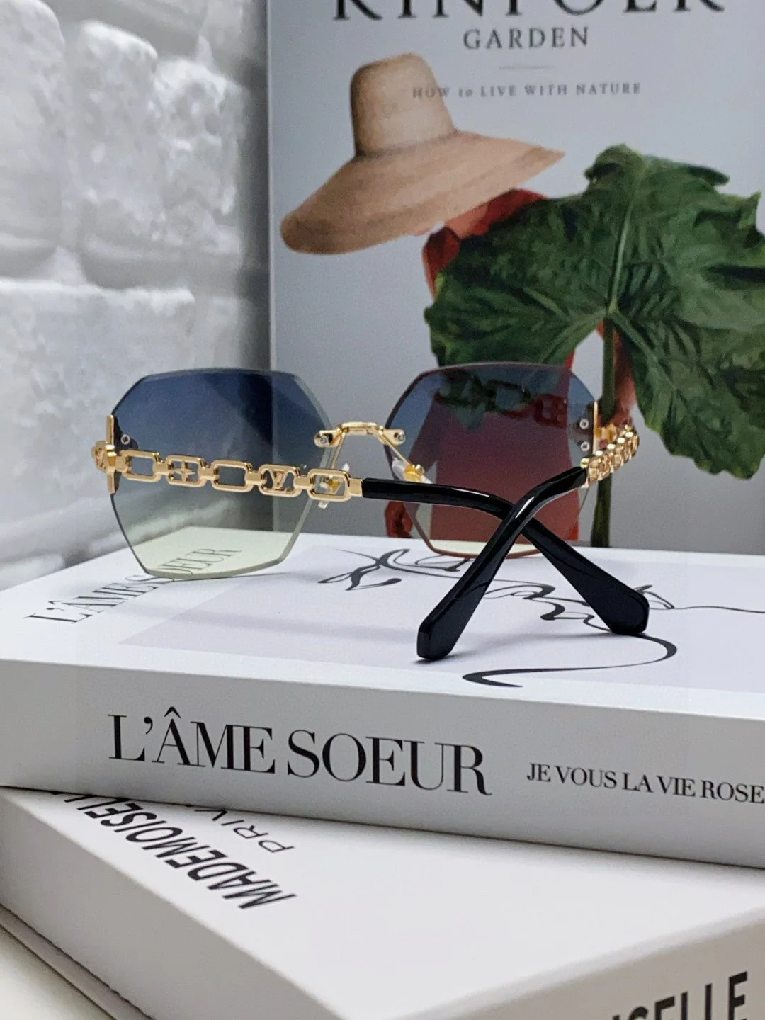 CHAIN SQUARE SUNGLASSES 570259 IN GOLD METAL GREY YELLOW SMOKE LENS