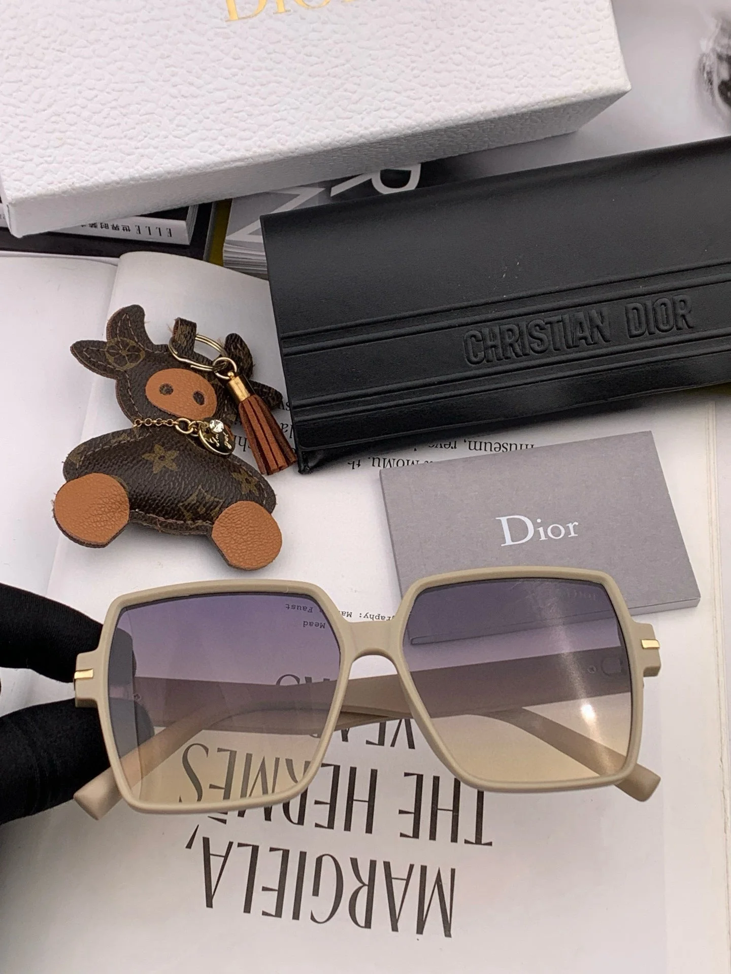 MONTAIGNE SQUARE SUNGLASS CD4780 IN ACETATE
