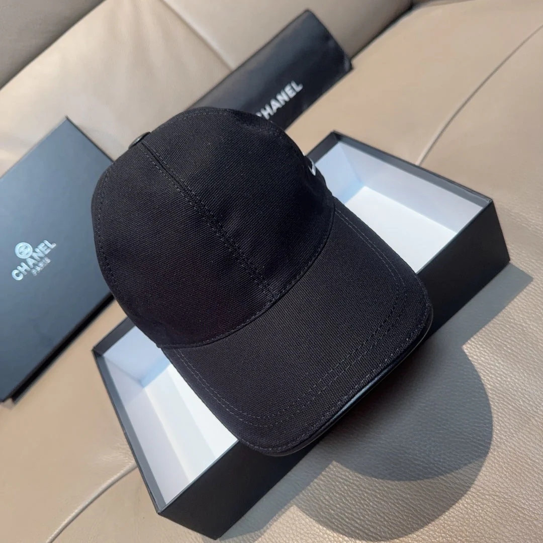 BASEBALL HAT IN BLACK DOUBLE C EMBROIDERED 674174
