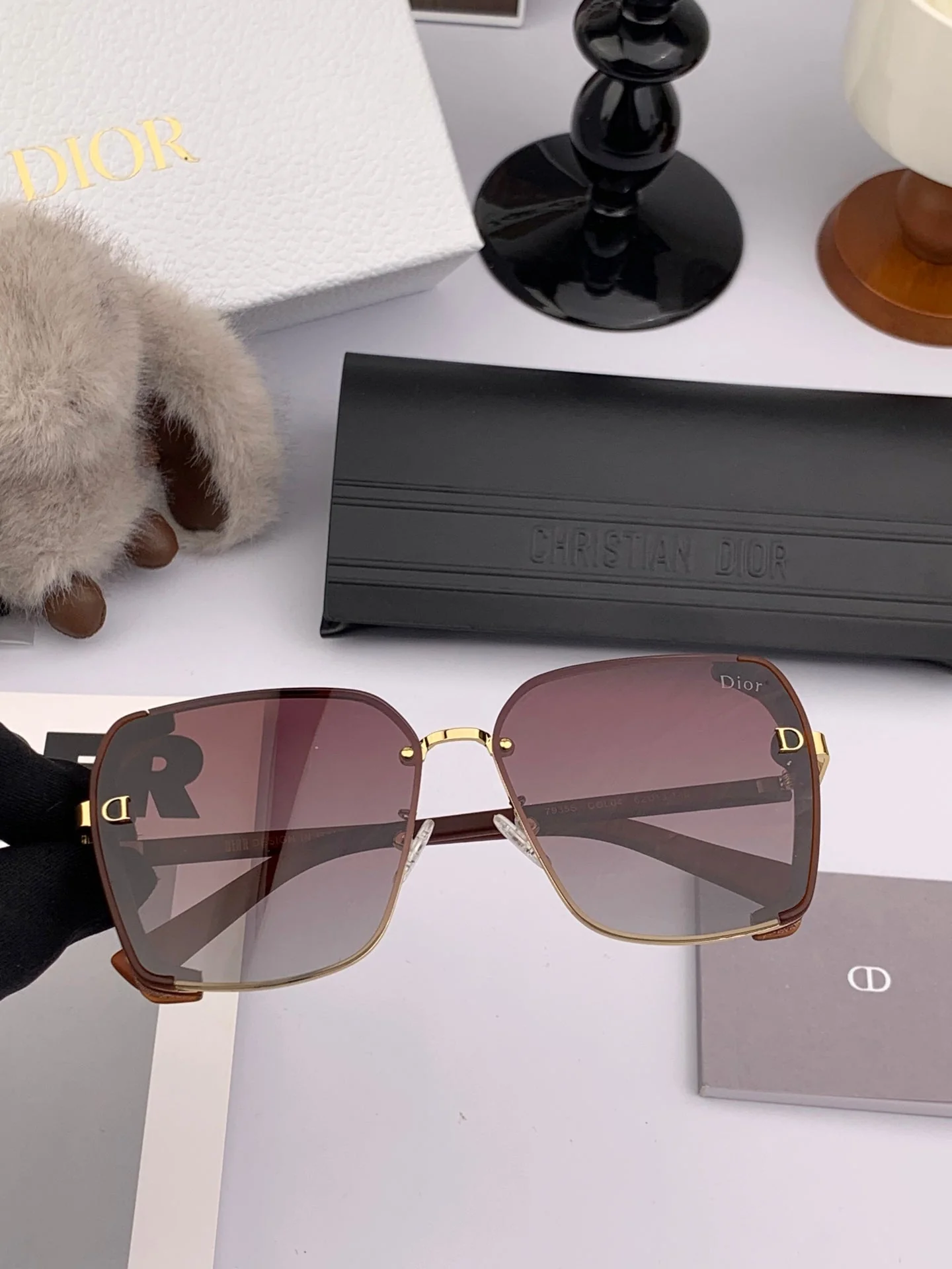 MONTAIGNE SUNGLASS CD9357 IN ACETATE