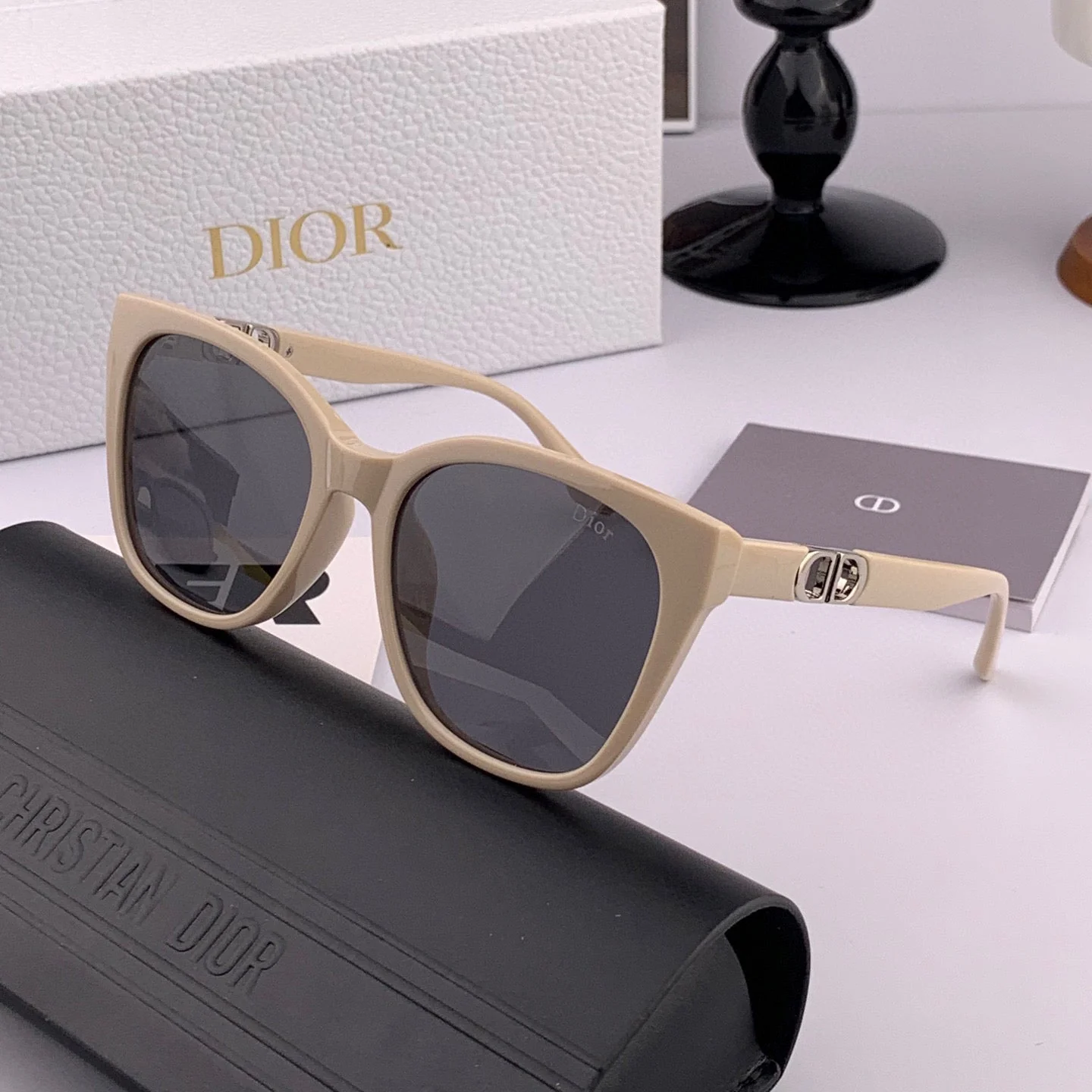 MONTAIGNE SUNGLASS CD67711 IN ACETATE
